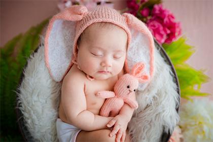 020年农历六月初八出生的男孩起名，男宝宝名字推荐"