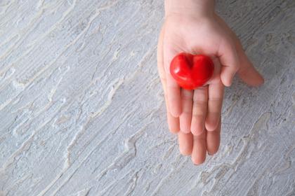 022年农历七月十六日出生的女孩起名缺火起什么字？"