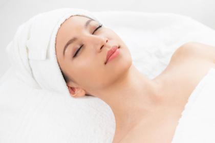 022年农历二月十九日出生缺火土女孩寓意聪明的名字"