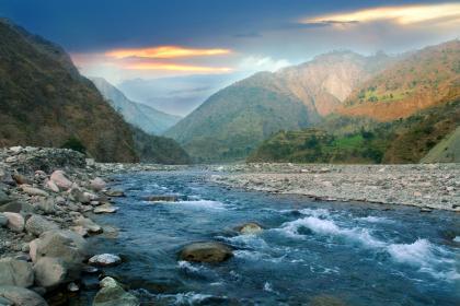019年11月28号出生的双胞胎男孩起什么名字比较好，五行属什么"