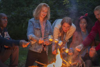 019年8月29号辰时出生的女孩的参考好名，五行属什么"