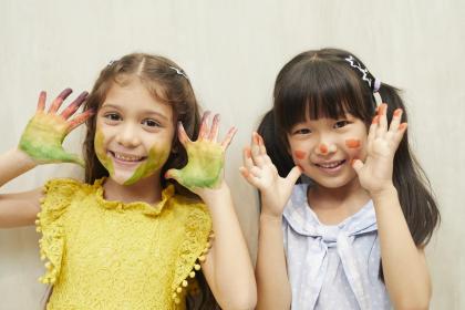 019年8月29号辰时出生的女孩的参考好名，五行属什么"